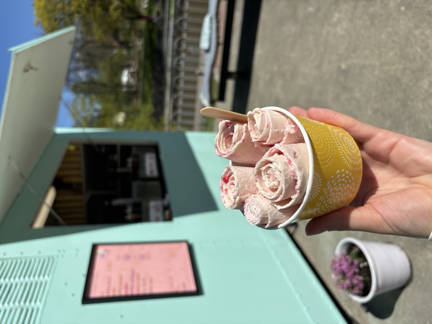 DROLLS rolled ice cream